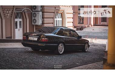 Седан Mercedes-Benz E-Class 1993 в Киеве