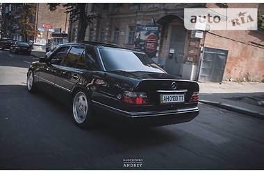 Седан Mercedes-Benz E-Class 1993 в Киеве