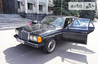 Седан Mercedes-Benz E-Class 1980 в Одессе