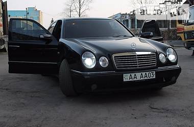 Седан Mercedes-Benz E-Class 1998 в Ровно