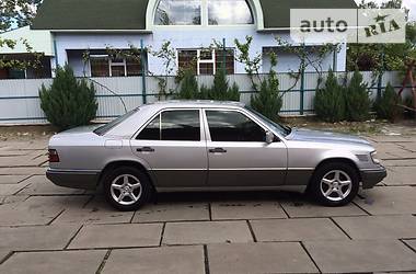 Седан Mercedes-Benz E-Class 1994 в Иршаве