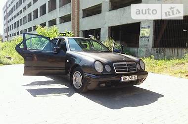 Седан Mercedes-Benz E-Class 1997 в Черновцах