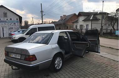 Седан Mercedes-Benz E-Class 1986 в Львове
