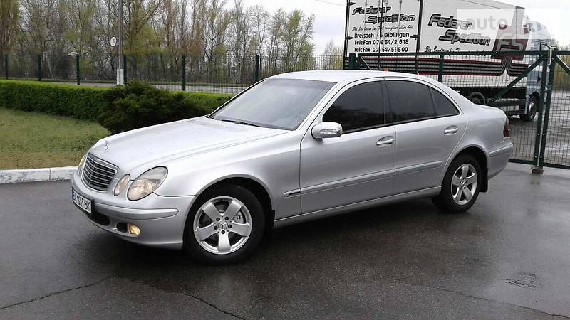 Седан Mercedes-Benz E-Class 2005 в Днепре