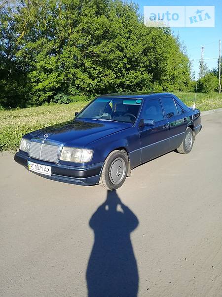 Седан Mercedes-Benz E-Class 1992 в Горохове