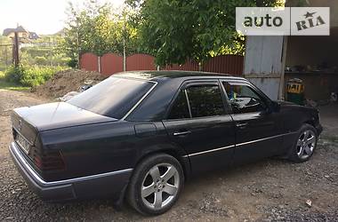 Седан Mercedes-Benz E-Class 1993 в Хусте