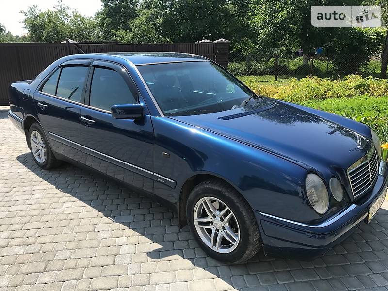 Седан Mercedes-Benz E-Class 1996 в Львове