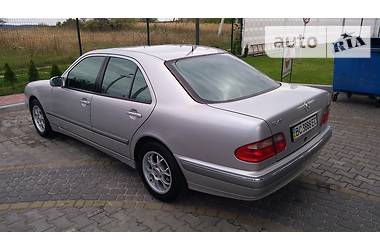 Седан Mercedes-Benz E-Class 2001 в Львове