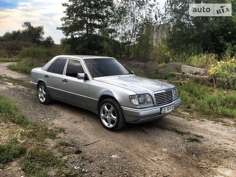 Седан Mercedes-Benz E-Class 1993 в Черновцах