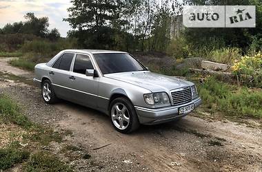 Седан Mercedes-Benz E-Class 1993 в Черновцах