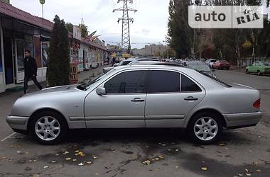 Седан Mercedes-Benz E-Class 1996 в Києві