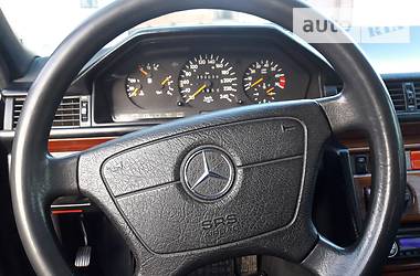 Седан Mercedes-Benz E-Class 1992 в Тысменице