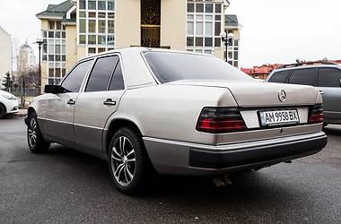 Седан Mercedes-Benz E-Class 1992 в Киеве