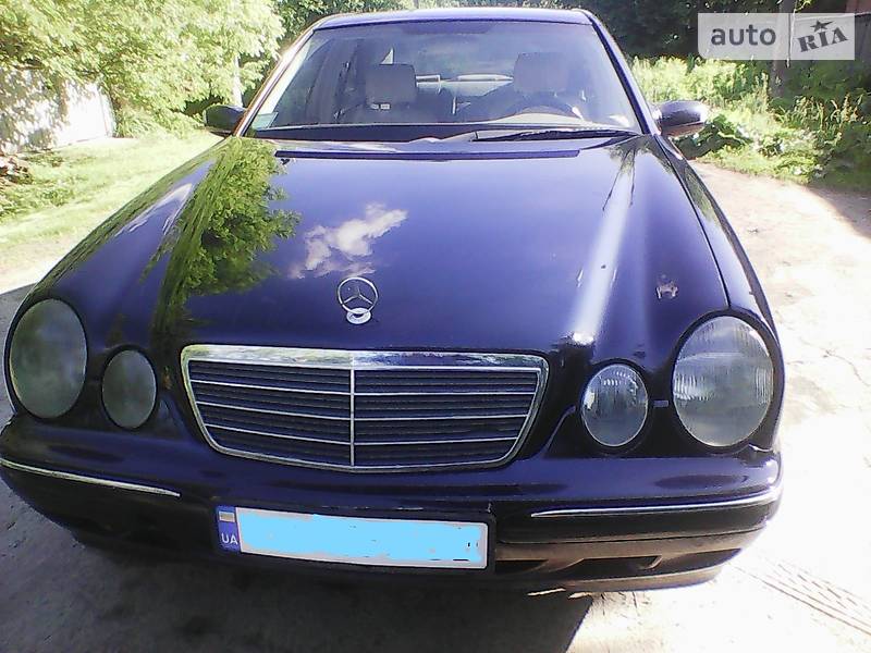 Седан Mercedes-Benz E-Class 2001 в Киеве