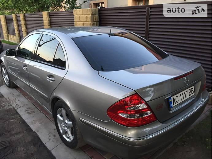 Седан Mercedes-Benz E-Class 2005 в Нововолынске