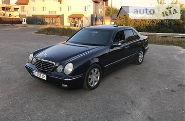 Седан Mercedes-Benz E-Class 2000 в Миргороде