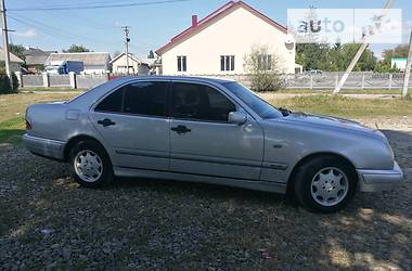 Седан Mercedes-Benz E-Class 1996 в Черновцах