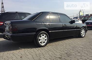 Седан Mercedes-Benz E-Class 1995 в Черновцах