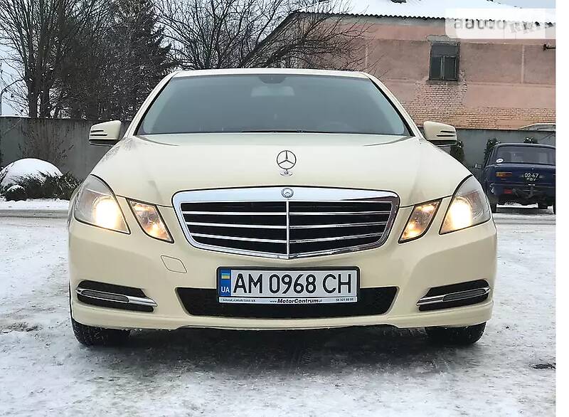 Седан Mercedes-Benz E-Class 2012 в Березному