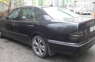 Седан Mercedes-Benz E-Class 2001 в Києві