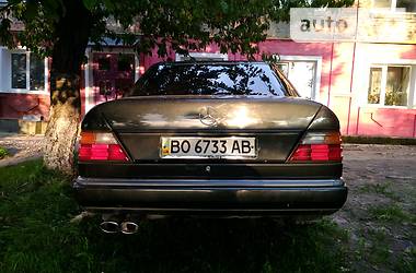 Седан Mercedes-Benz E-Class 1993 в Кременце