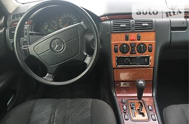 Седан Mercedes-Benz E-Class 1999 в Зборове