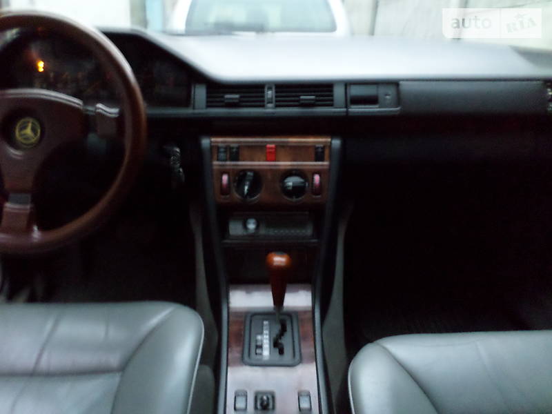 Седан Mercedes-Benz E-Class 1989 в Києві