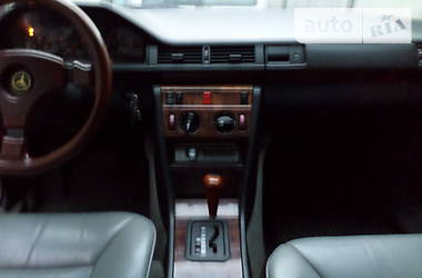Седан Mercedes-Benz E-Class 1989 в 
