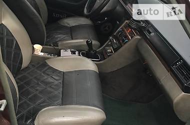 Седан Mercedes-Benz E-Class 1990 в 