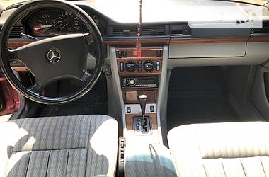Седан Mercedes-Benz E-Class 1993 в 