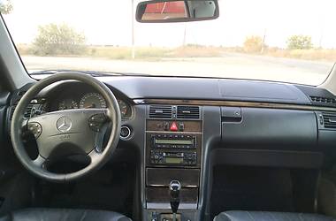 Седан Mercedes-Benz E-Class 2001 в Снятине