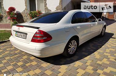 Седан Mercedes-Benz E-Class 2003 в Тячеве