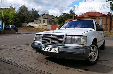 Седан Mercedes-Benz E-Class 1988 в Харькове