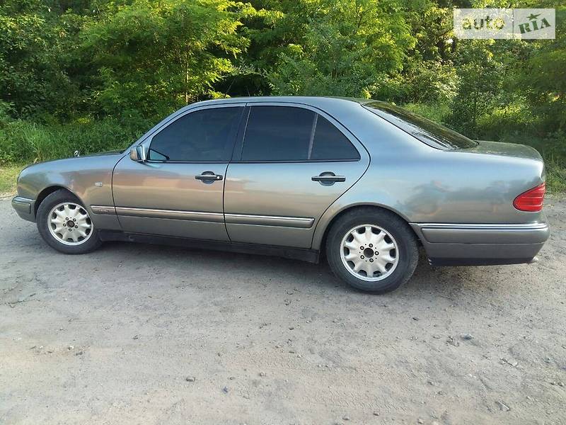 Седан Mercedes-Benz E-Class 1998 в Івано-Франківську