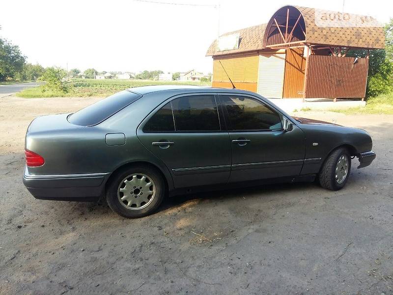 Седан Mercedes-Benz E-Class 1998 в Івано-Франківську