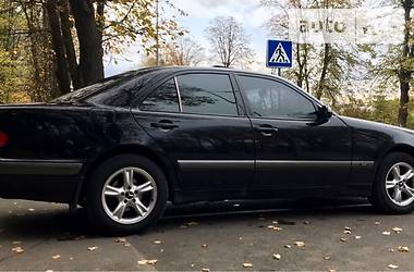 Седан Mercedes-Benz E-Class 2001 в Виннице