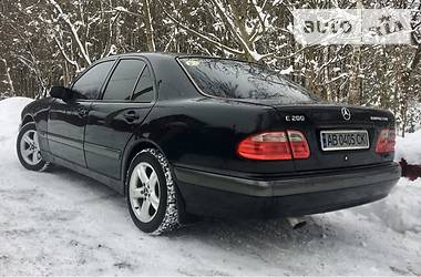 Седан Mercedes-Benz E-Class 2001 в Виннице