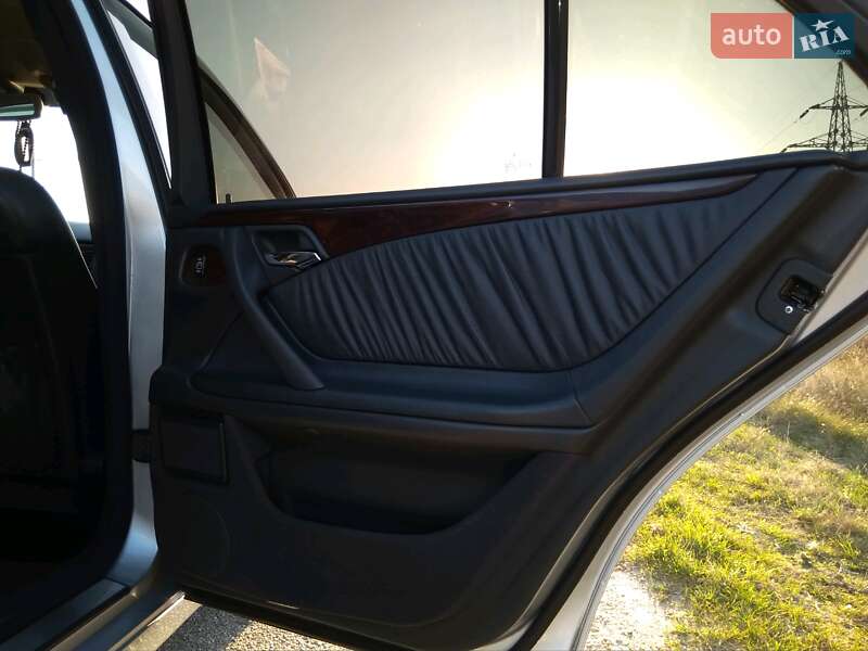 Седан Mercedes-Benz E-Class 1999 в Полонному