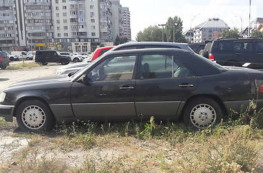 Седан Mercedes-Benz E-Class 1992 в Киеве