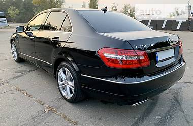 Седан Mercedes-Benz E-Class 2012 в Киеве