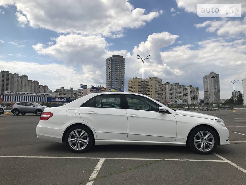 Седан Mercedes-Benz E-Class 2012 в Киеве