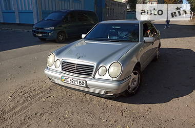 Седан Mercedes-Benz E-Class 1998 в Днепре