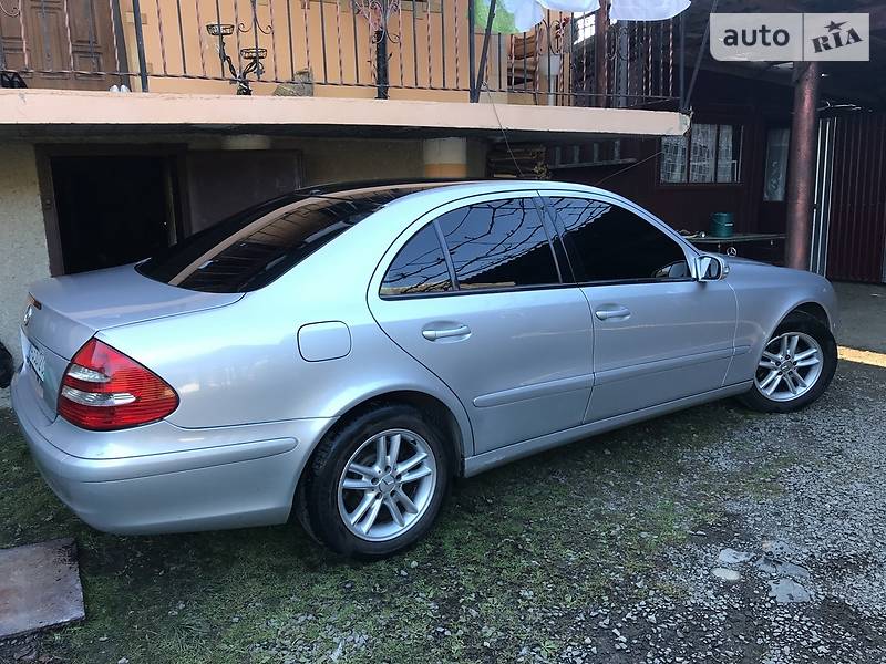 Седан Mercedes-Benz E-Class 2005 в Ужгороде