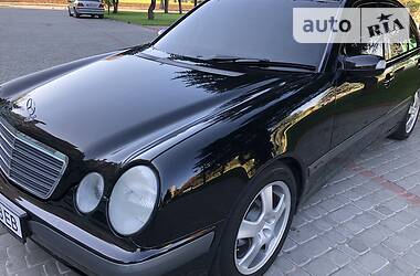 Седан Mercedes-Benz E-Class 2001 в Могилів-Подільському