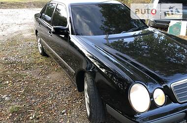 Седан Mercedes-Benz E-Class 2001 в Могилів-Подільському