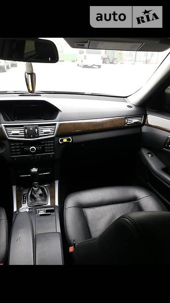 Седан Mercedes-Benz E-Class 2011 в Чернівцях