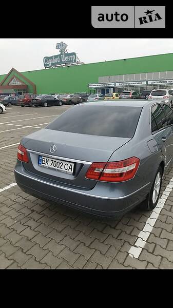 Седан Mercedes-Benz E-Class 2011 в Чернівцях