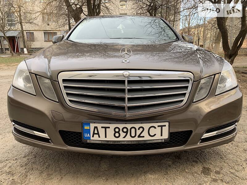 Седан Mercedes-Benz E-Class 2010 в Надвірній