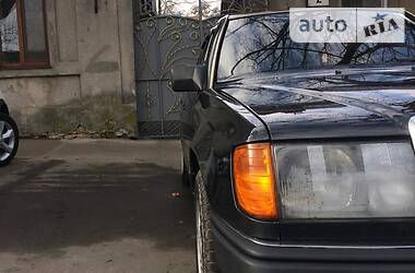 Седан Mercedes-Benz E-Class 1990 в 