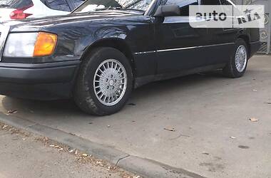 Седан Mercedes-Benz E-Class 1990 в 
